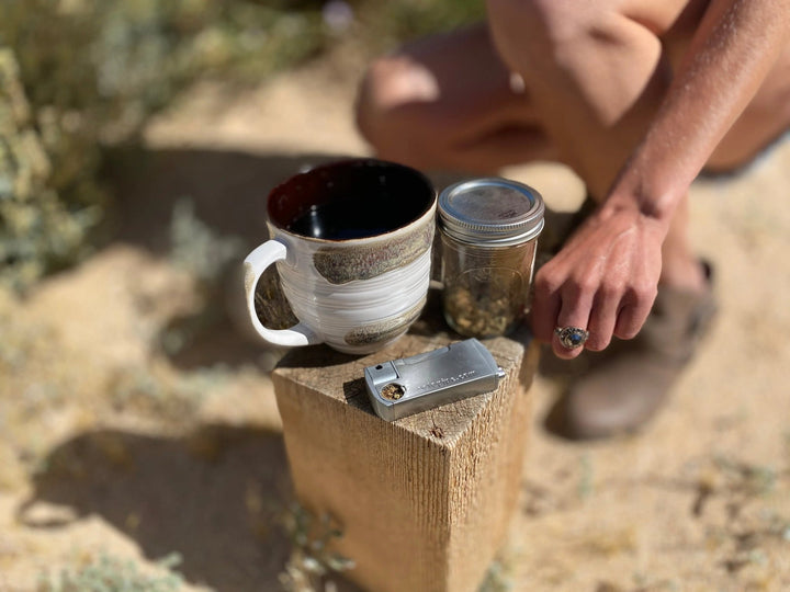 Solopipe with borosilicate glass insert and built-in lighter